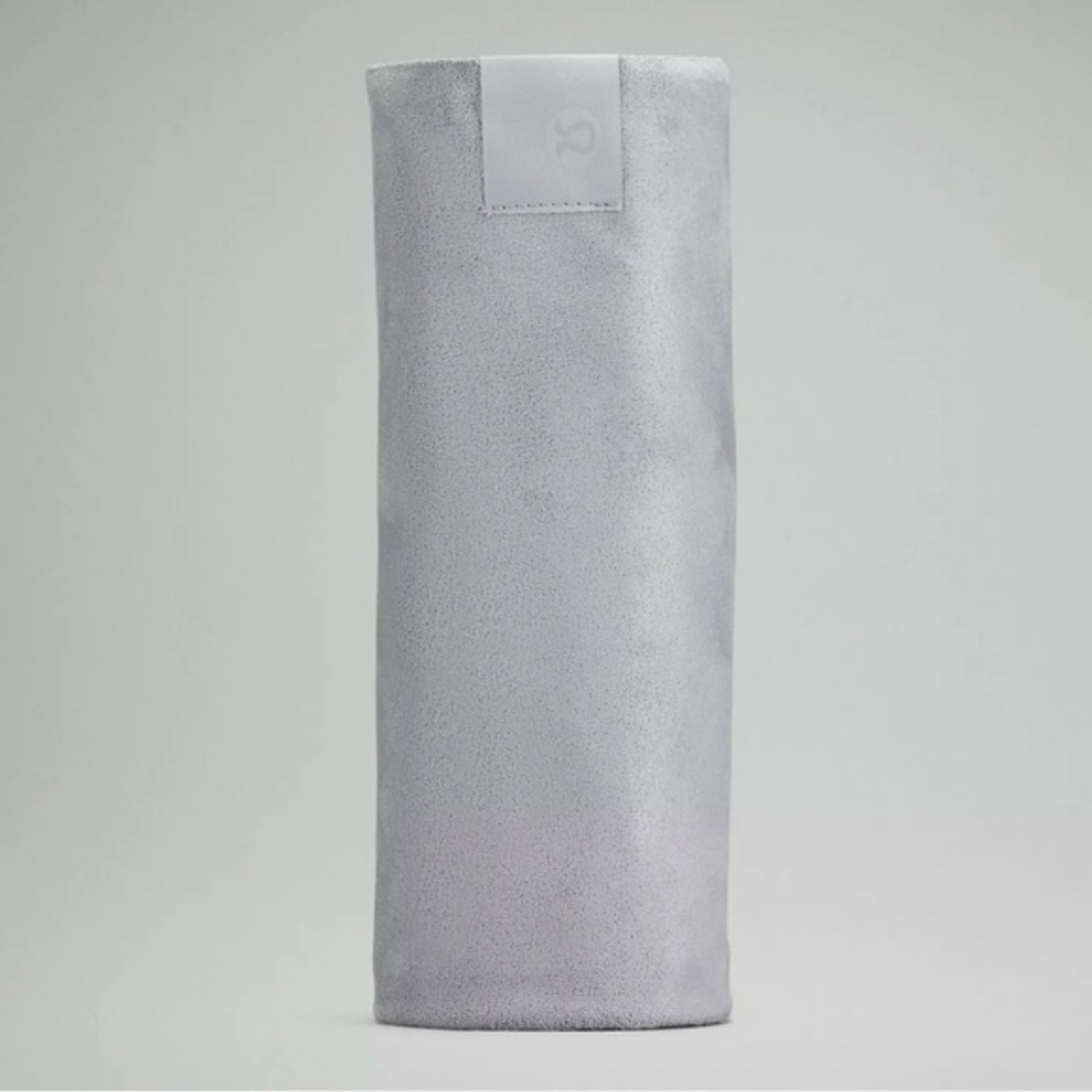 Lululemon The (Large) Towel Colour Hail Gray Grey BNWT New